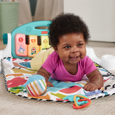 משטח פעילות מוסיקלי כולל פסנתר דגם Glow And Grow Kick & Play Piano Gym Baby Playmat With Musical Learning Toy