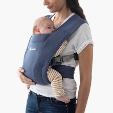 מנשא לתינוק ארגונומי מגיל לידה דגם Embrace