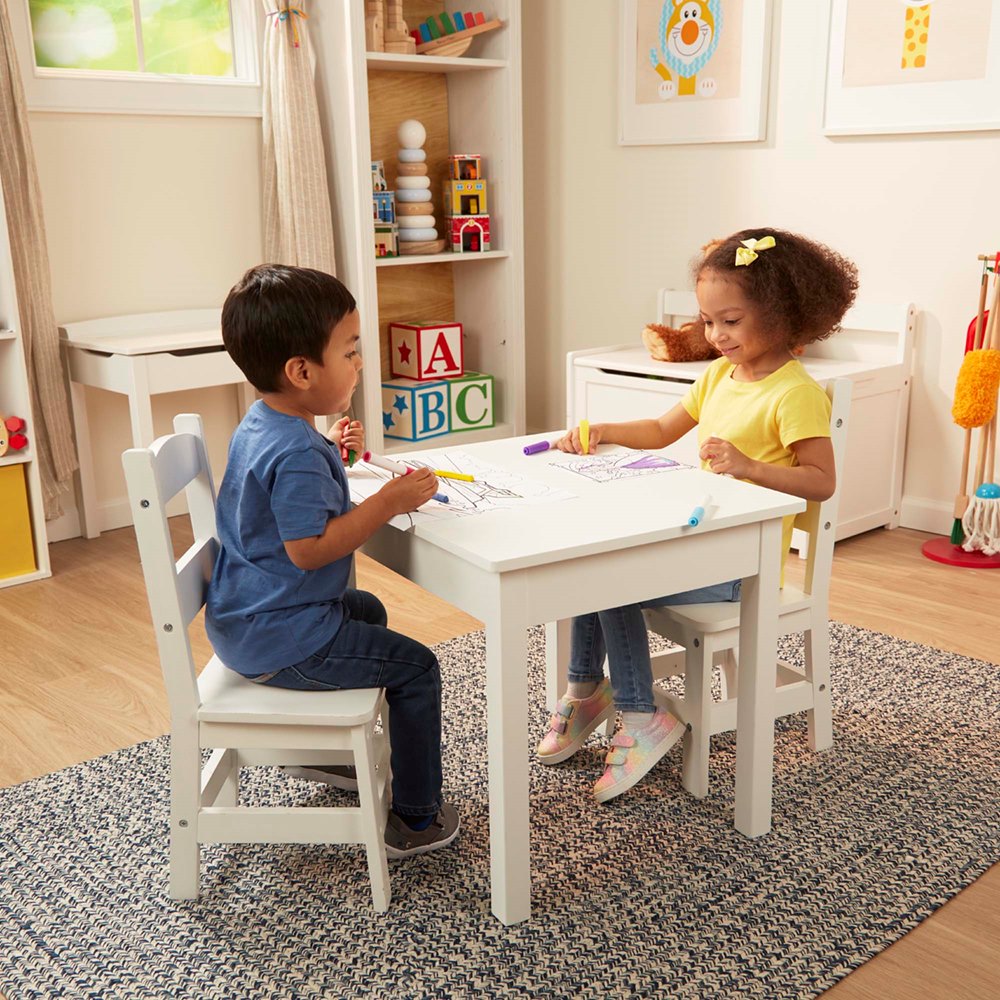 שולחן ו 2 כיסאות מעץ לאירוח ומשחק דגם Wooden Table & Chairs